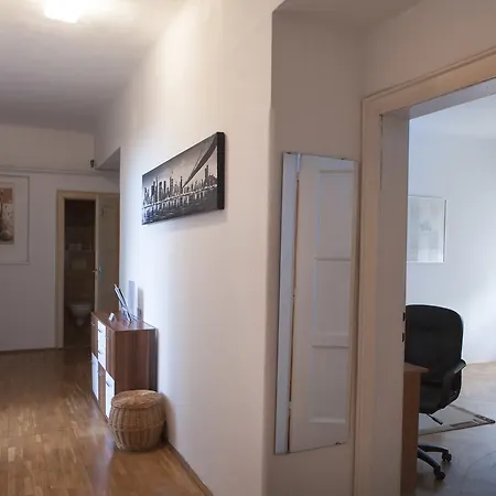 Lejlighed Spacious 3-bedroom Lev