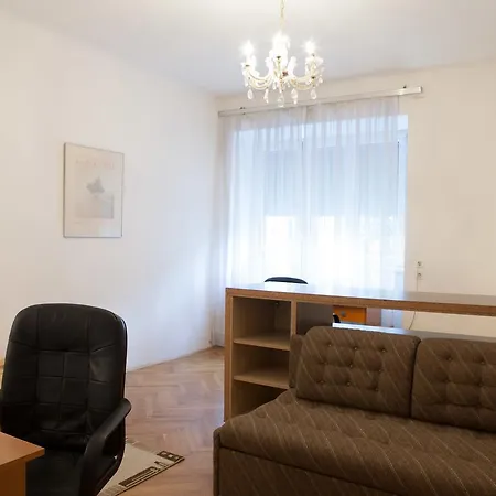 Spacious 3-bedroom Lev Appartamento
